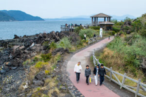 溶岩なぎさ遊歩道